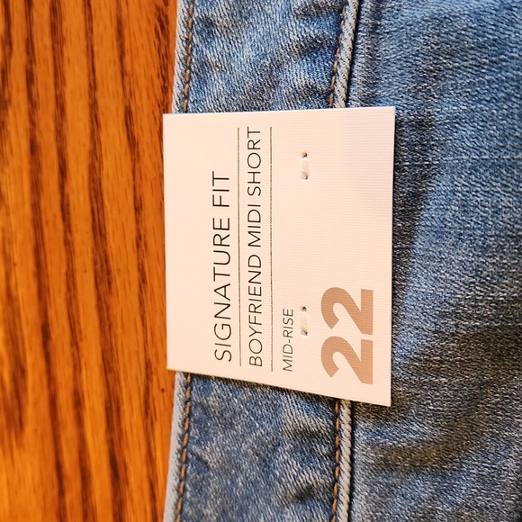 Lane Bryant Flex Magic Waistband Signiture Fit Mid-Rise Boyfriend Midi Short - Picture 9 of 9